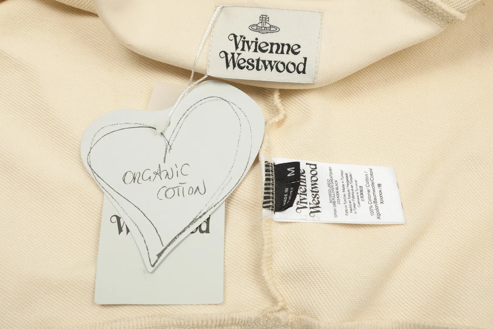 VIVI70# "Exclusive hot style" vivienne west wood West Queen Vivienne Saturn classic winning round neck sweatshirt 2024 top hot style No need to say more, directly open the details YB mold opening Correct overlock neckline details ⚠️The authentic product is the overlock threaded collar without a collar strip. Our family only makes the right version. We are careful to make sure that the first release of the Queen Mother on the whole network is correct. The full range of correct accessories and every detail is completely restored. Straight up to full Size: XS-L